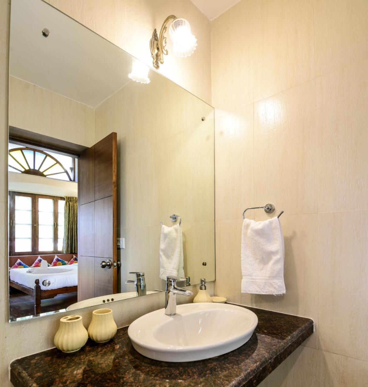 The Amrit Goa Bed & Breakfast Candolim Exterior photo